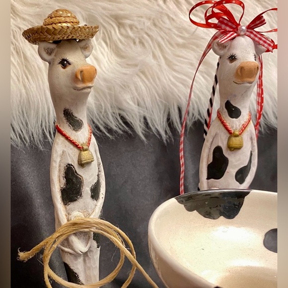 Adorable Hand Crafted Ceramic Male & Female Cows & Trough by Andre’ & Leigh - Picture 8 of 10